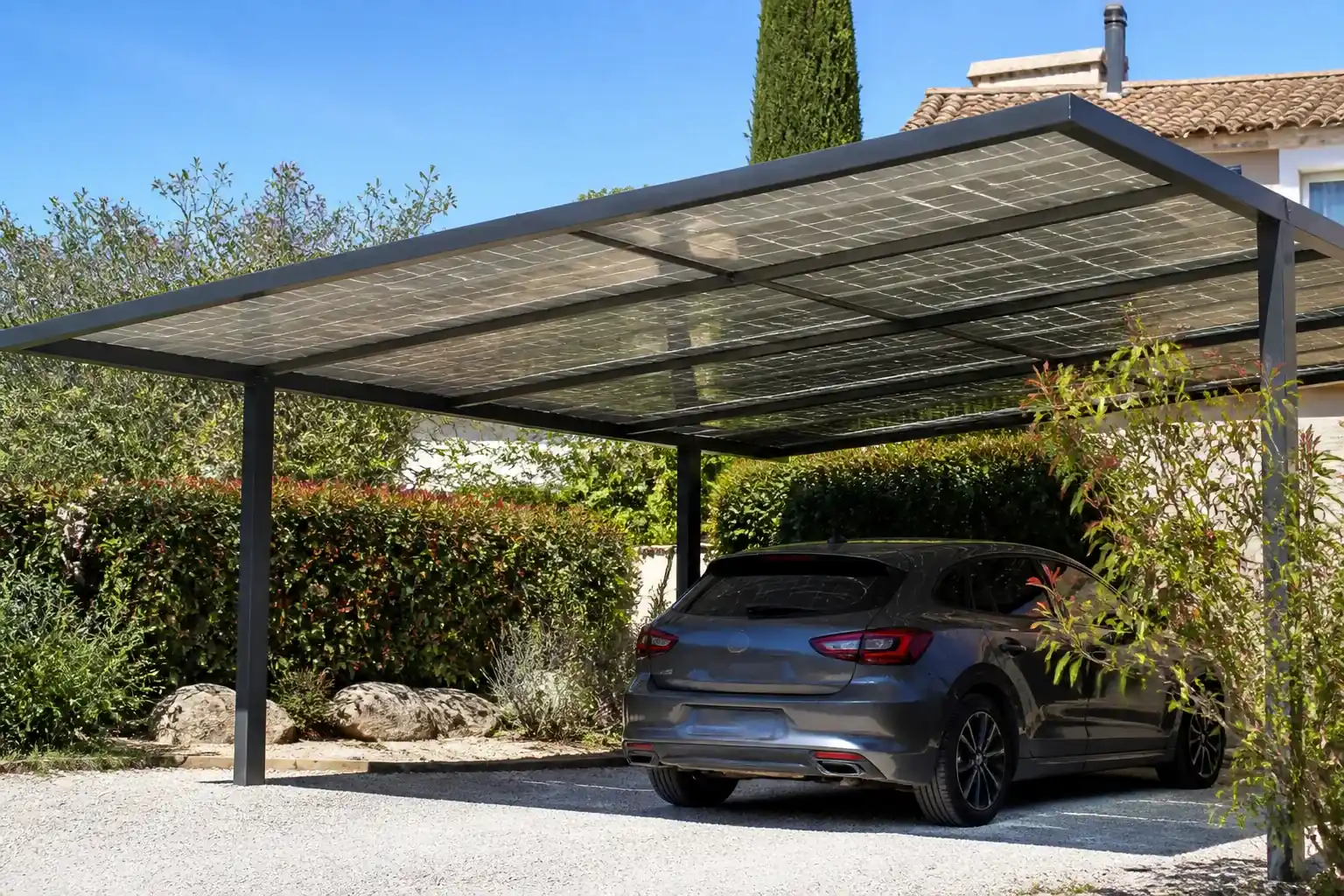 Ombrières de parking résidentiel : une alternative à la toiture